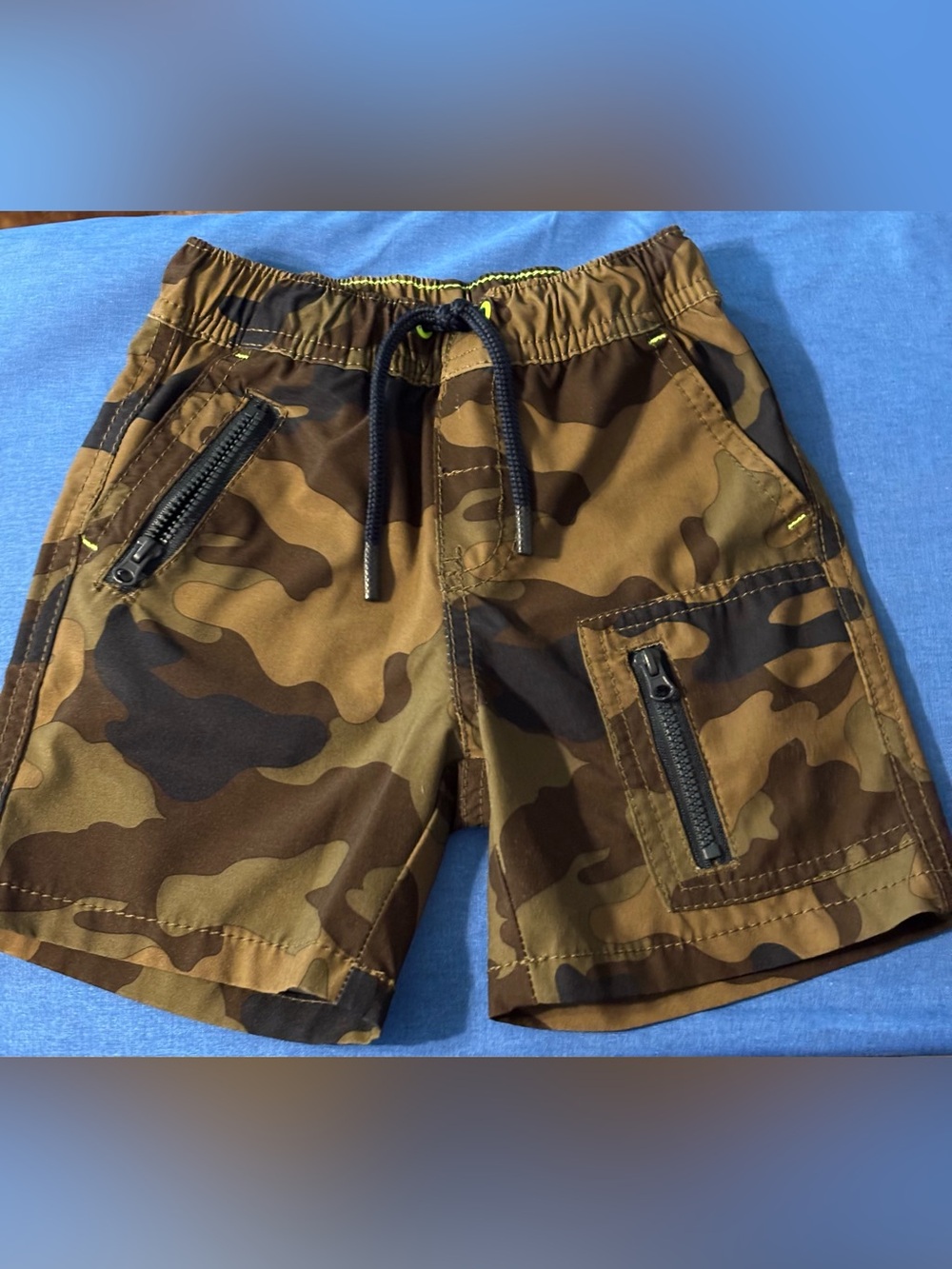 Cat & Jack Green Camouflage Cargo Shorts with Zipper Pockets
